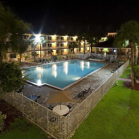 Roomba Inn & Suites At Old Town Kissimmee Exterior photo