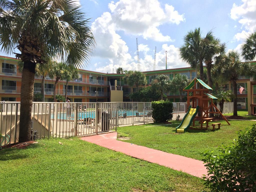Roomba Inn & Suites At Old Town Kissimmee Exterior photo