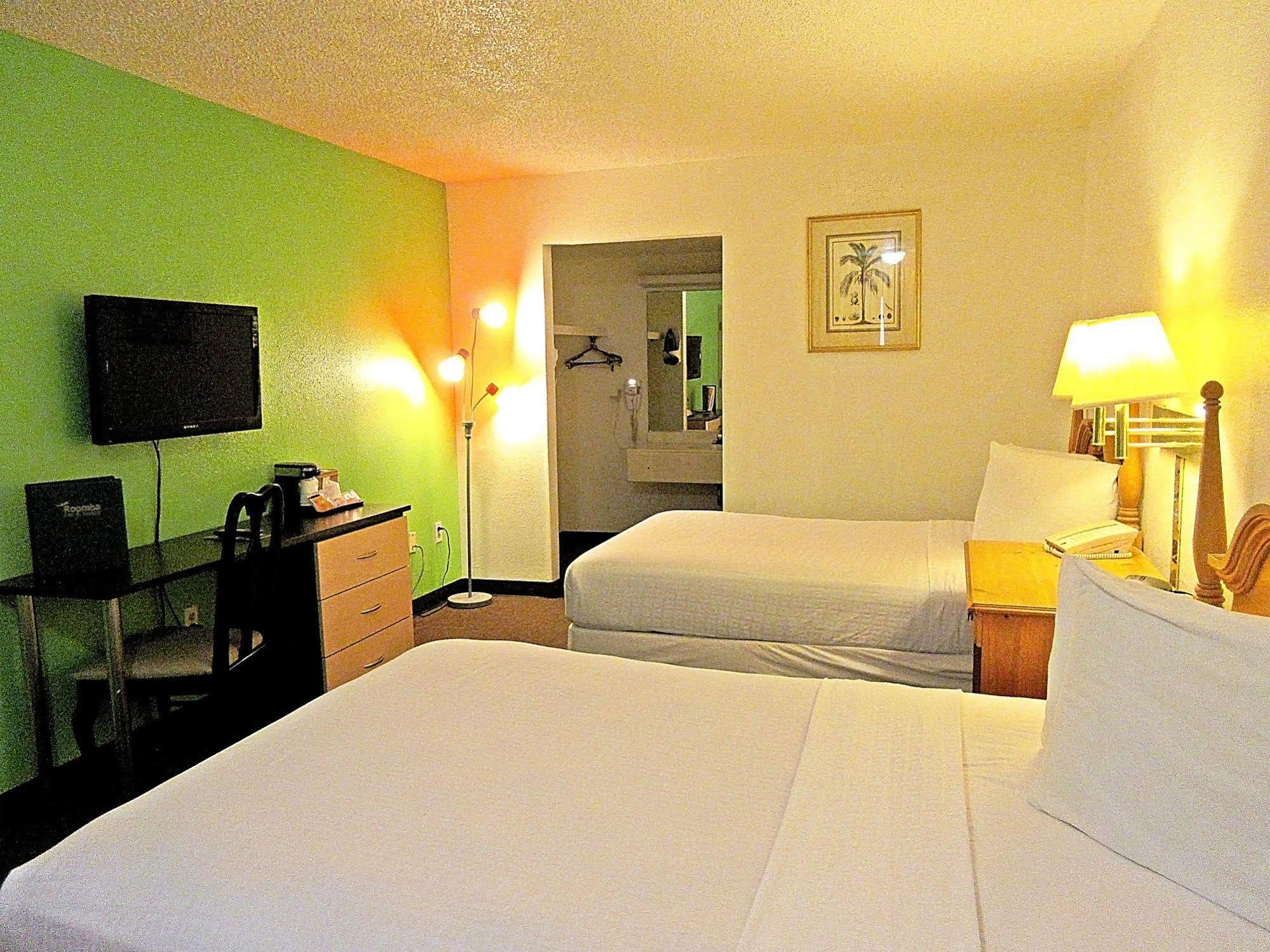 Roomba Inn & Suites At Old Town Kissimmee Exterior photo